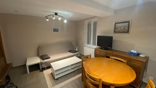 Nancay House | La Belle Etoile