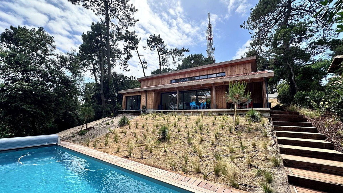 Piraillan Villa | "La belle vie" comfortable vacation home with heated pool and sauna