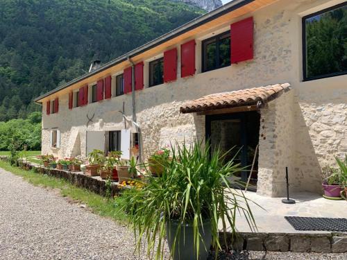 Menee House | La Bergerie à Menée