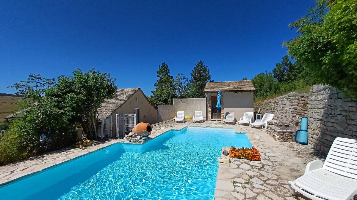 Hures-la-Parade Cottage | La Bergerie, Gîte de France 4 épis, private heated pool.