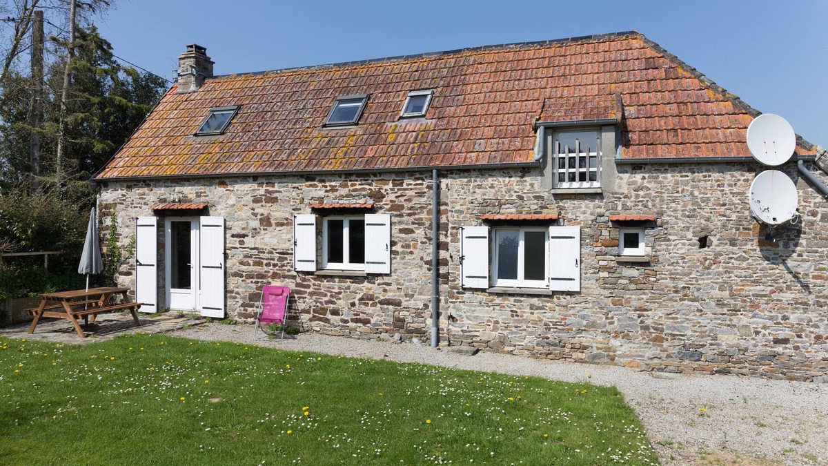 Denneville Cottage | La Bergerie - rural location, near the sea