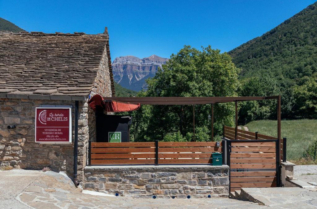 Broto House | La Borda de Chelis