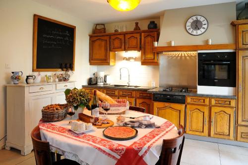Corcelles-en-Beaujolais House | La Brocantine