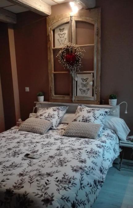 Fontaine-Francaise Bed & Breakfast | La Brocantine