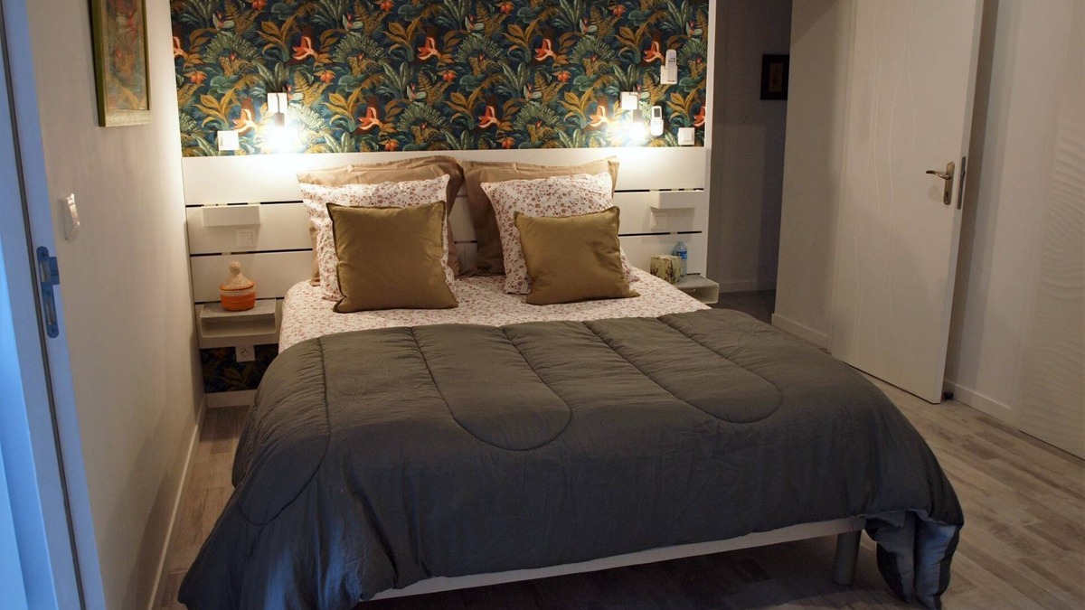 Salleles-d'Aude Apartment | "La Côte de l'Or", fully-equipped gîte for 4 to 6 people; plus swimming pool, whirlpool.