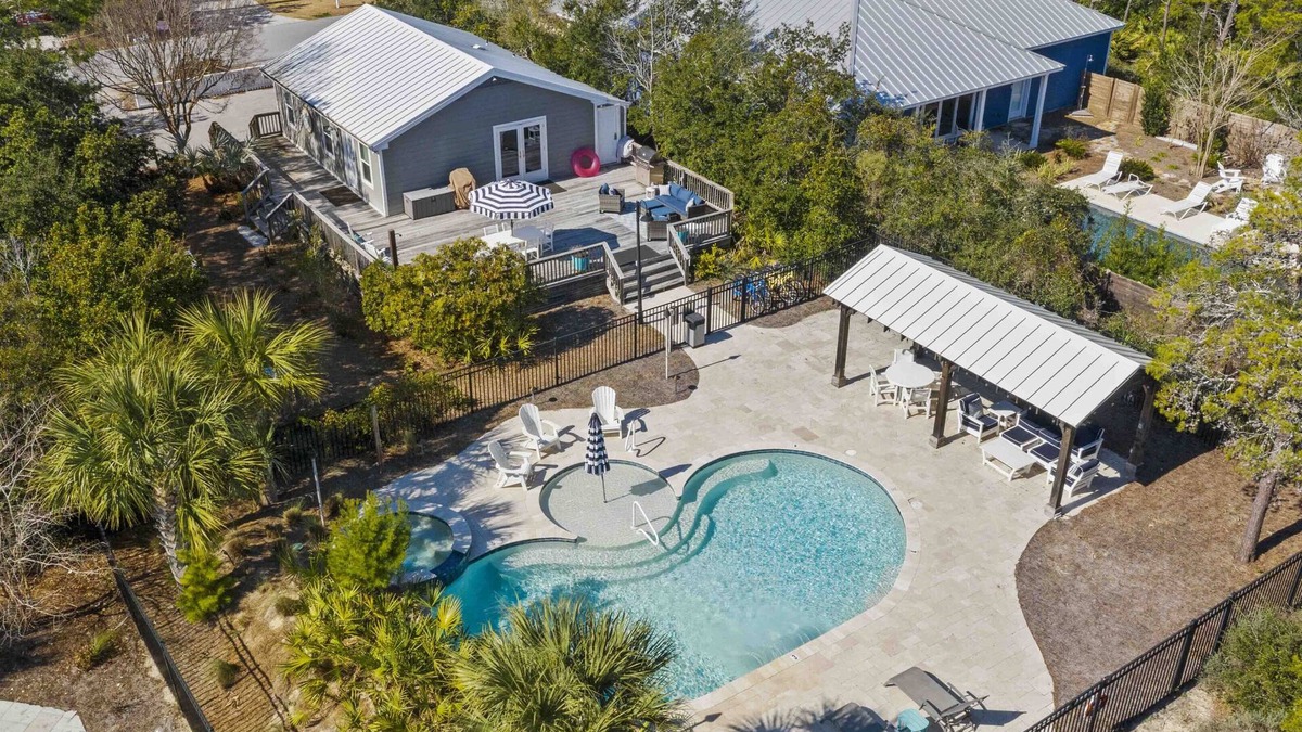 Seacrest House | La Cabana - Enjoy a great location with resort outdoor space