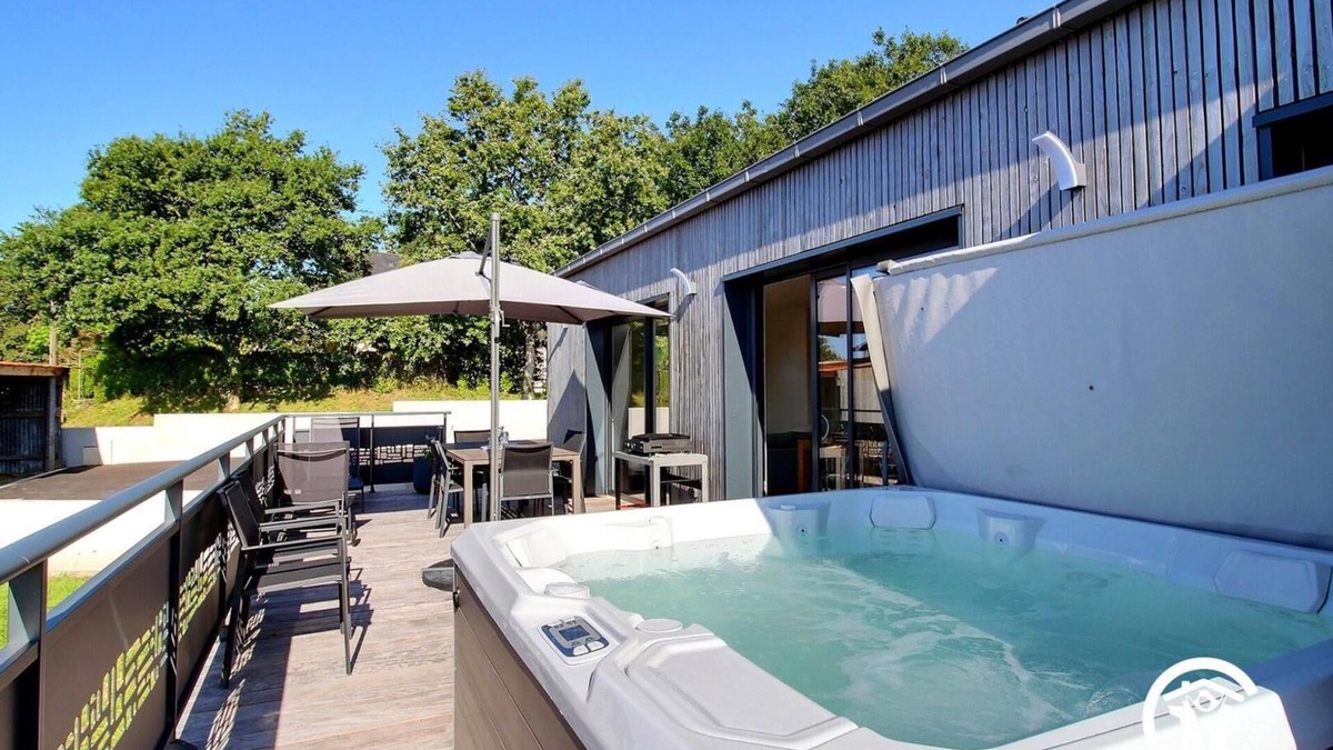 Inzinzac-Lochrist House | La Cabane de Saint Sypher