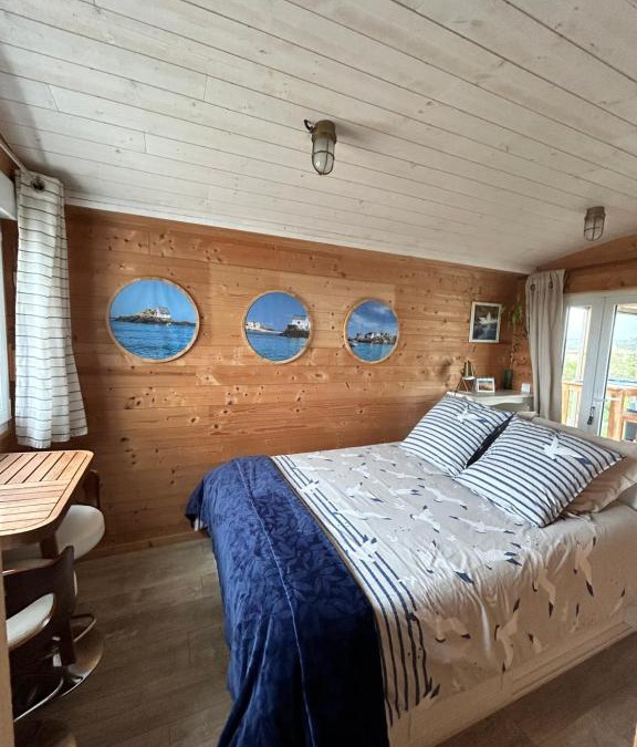 Barneville-Carteret Bed & Breakfast | "La Cabine" vue mer B&B à la VILLA PLEIN VENT