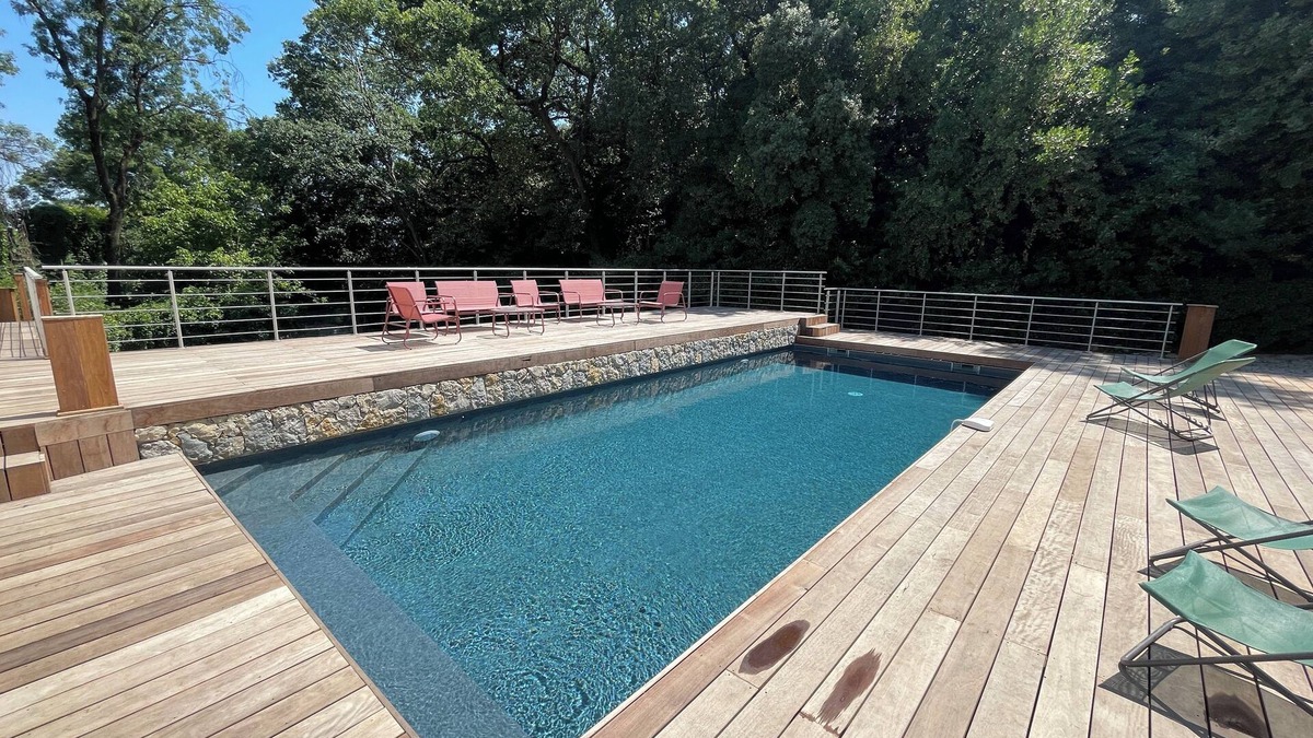 Montferrier-sur-Lez Villa | La Calade: Villa in the shade of oak trees