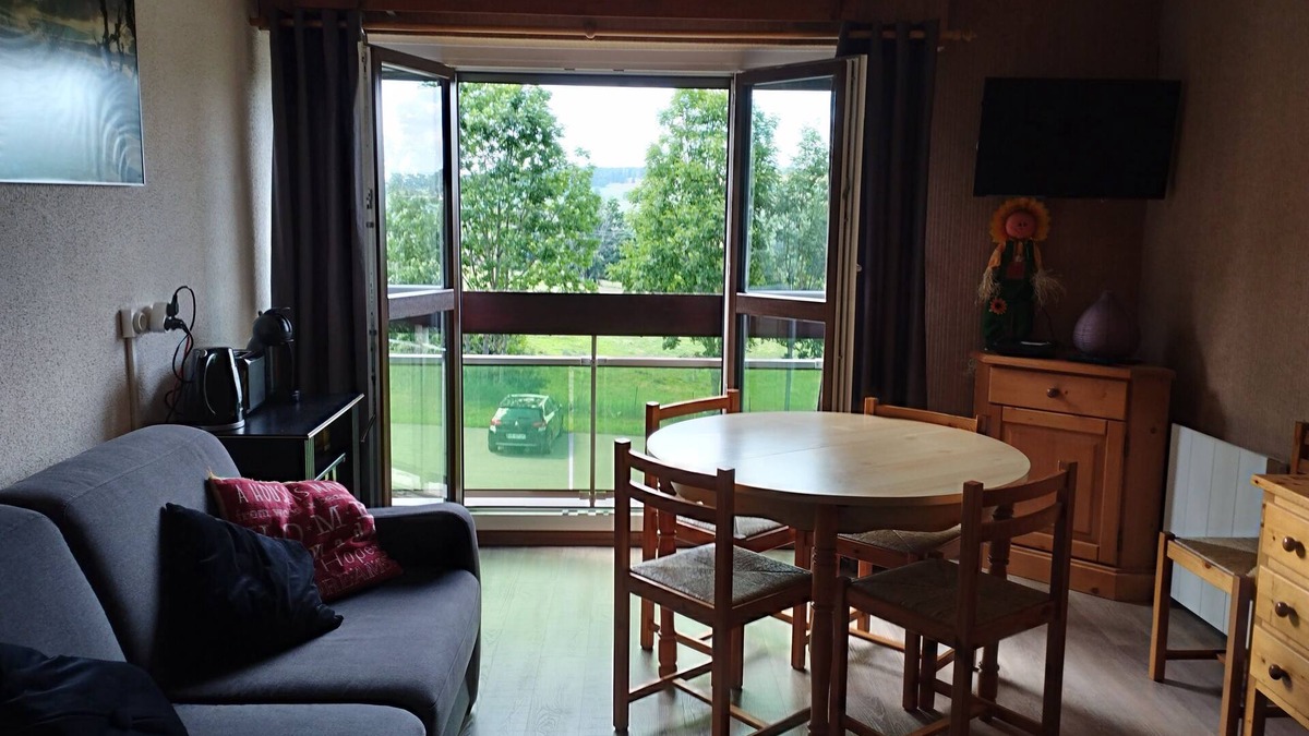 Metabief Apartment | La Campagnarde 1 st floor open view WIFI grt Offer 28-112 days + 2,90m2/palier