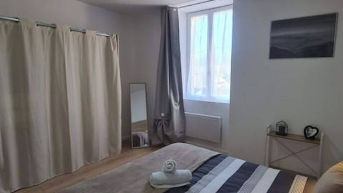 Hericourt Apartment | La Campagne à la Ville, Calme Terrain Clos