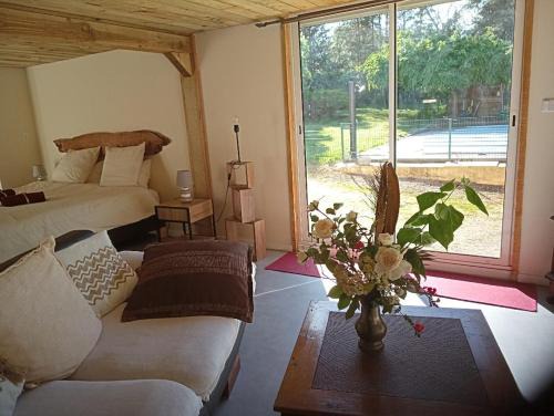 Samatan Bed & Breakfast | La Canette de Phil - Chambre d'hôtes, Indépendante - Vue sur piscine