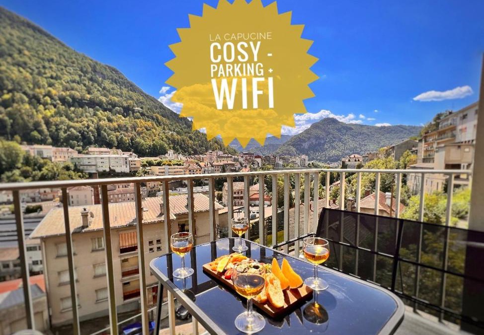 Saint-Claude Apartment | La Capucine - Lumineux avec balcon et parking