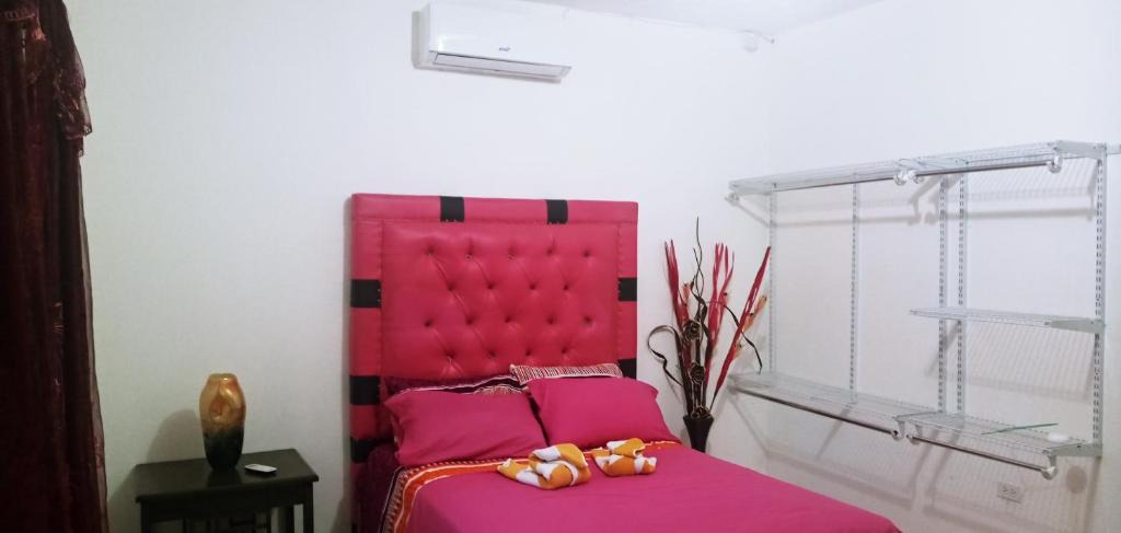 Spanish Town Apartment | La Caridad Hostal Jamaica