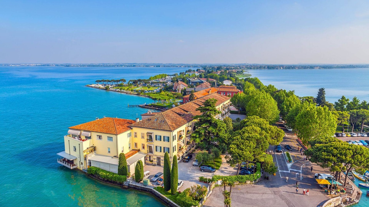 Padenghe sul Garda Apartment | La Casa Accanto With Shared Pool