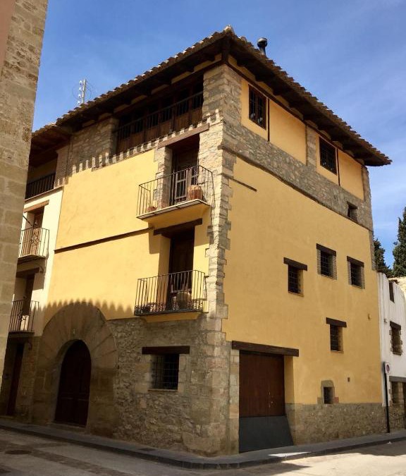 Rubielos de Mora House | La Casa Amarilla