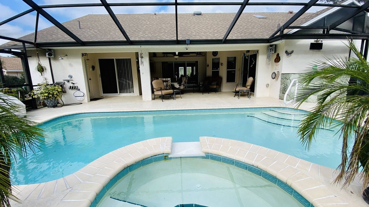 Cambridge Greens House | “La Casa Bella” - Your Home away from Home!nPERFECT FOR SNOWBIRDS AND FAMILIES