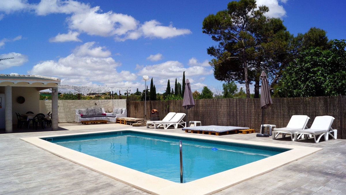 Salinas Villa | LA CASA DE LÚ, POOL, BBQ GARDEN, FREE WIFI, 30MIN BEACH IN CENTRO ANDALUCíA