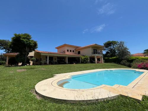 Cerritos Bed & Breakfast | La Casa de los Libros