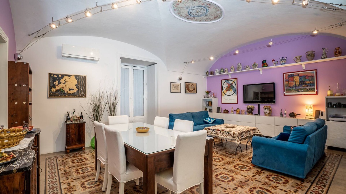 Old Town Apartment | La Casa di Ambra - Sicily -Catania CIN:IT087015C25MOLQSR8 CIR: 19087015C207987
