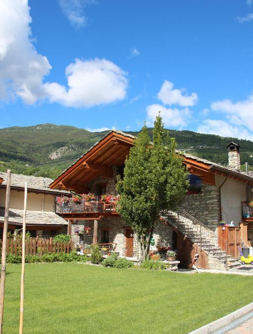 La Cretaz-Roisan Apartment | La casa di nonno "cien"