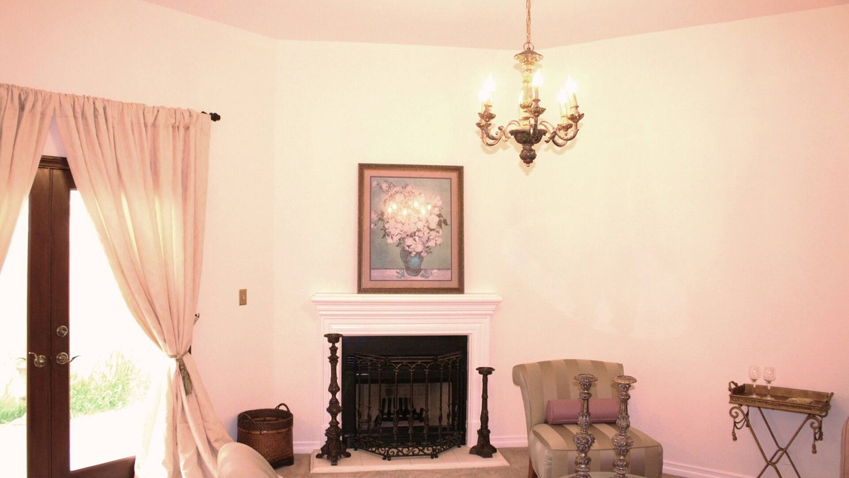 Pasadena House | La Casa di Pasadena- Impressionist Art Lover's Dream