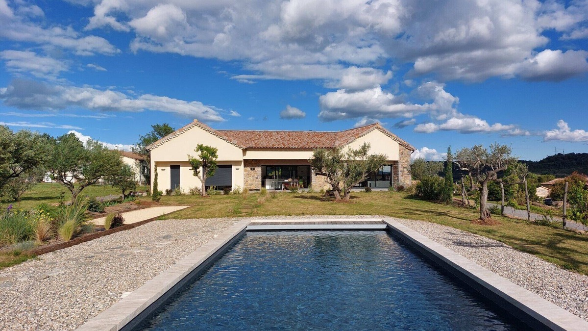 Les Vans Villa | La Casa Familia 230 m2 architect-designed villa with 11 x 4.5 m saltwater swimming pool