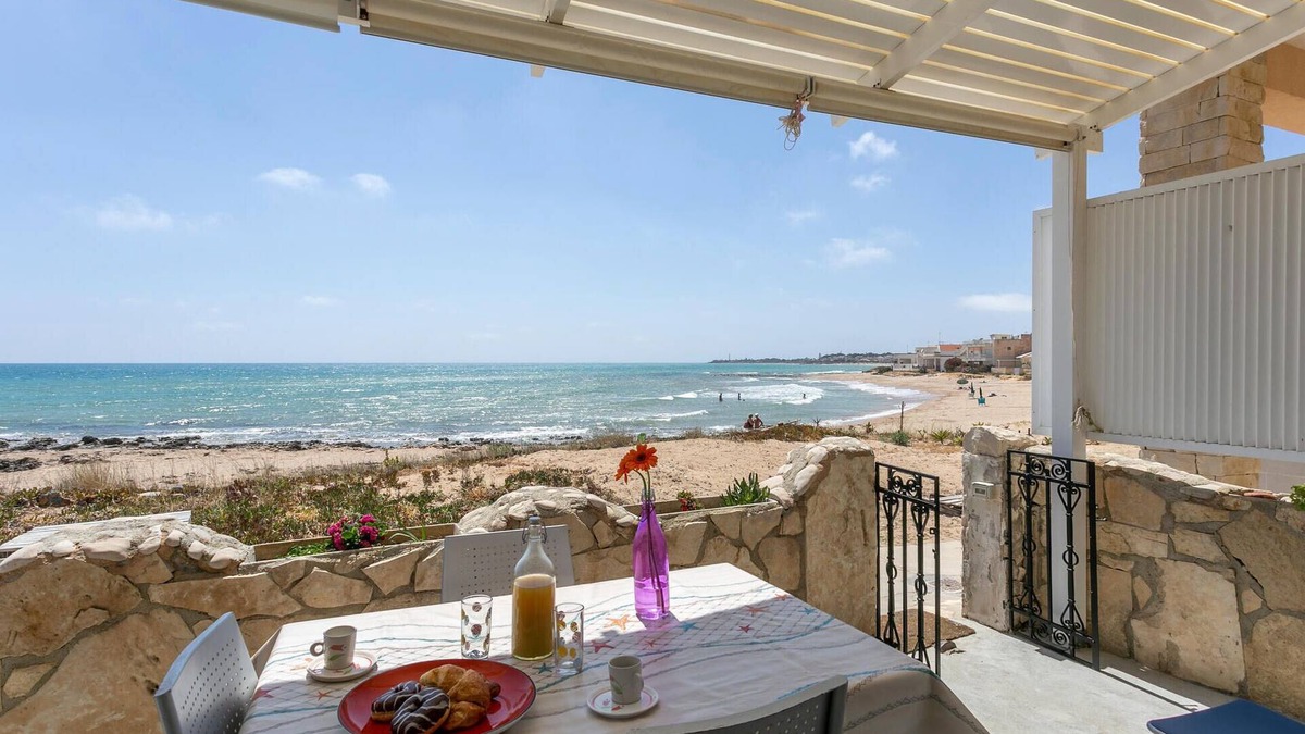 Casuzze House | La Casa in Riva al Mare