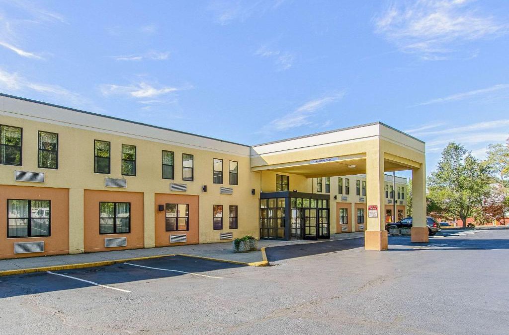 Middleborough Hotel | La Casa Inn & Suites-Middleboro