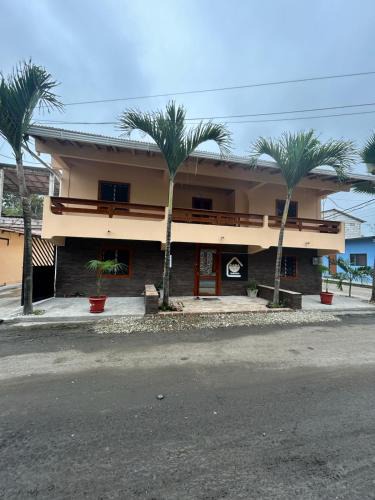 Olon Bed & Breakfast | La Casa Naranja Bed and Breakfast