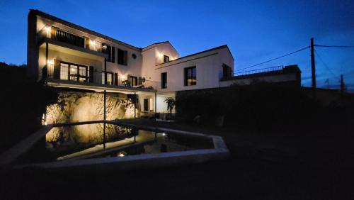 Torrejon El Rubio Apartment | La casa nido