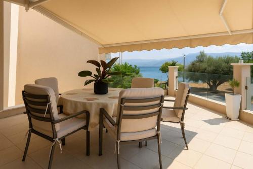 Marathias House | La Casa Rosa Seaside Getaway