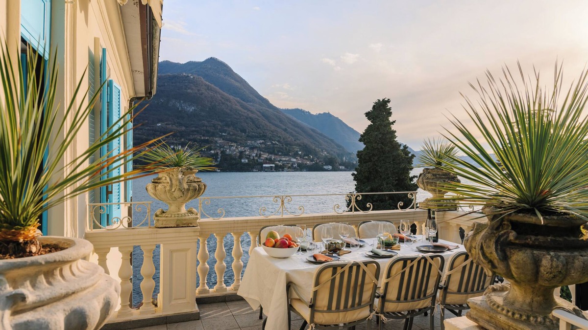 Carate Urio Villa | La Casa - Spacious apartment in historic villa with private lake access