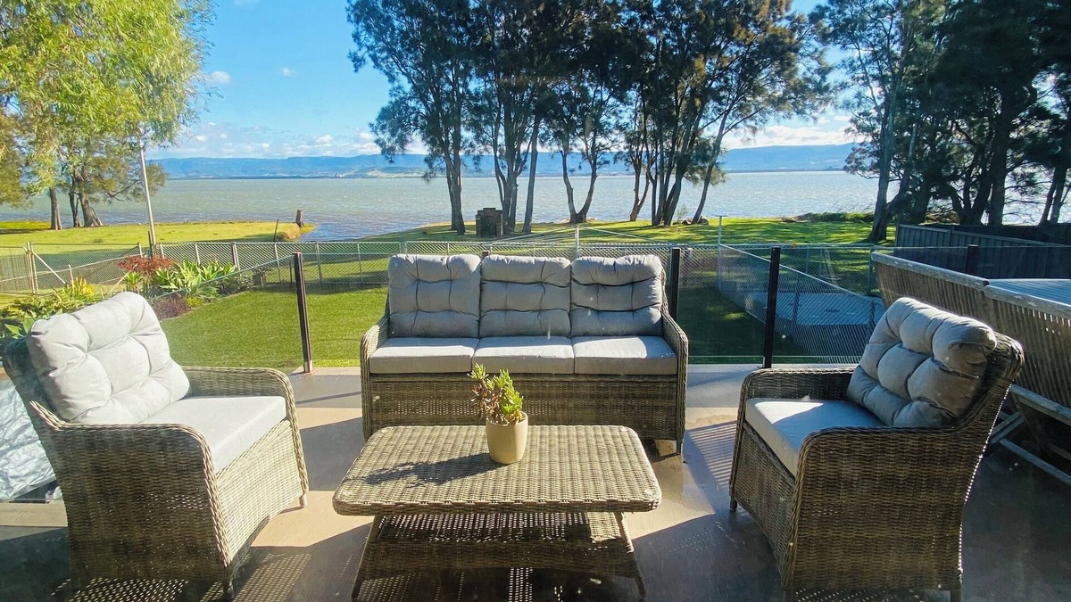 Primbee House | LA CASA SUL LAGO. Stunning lakefront home with direct access to lake Illawarra.