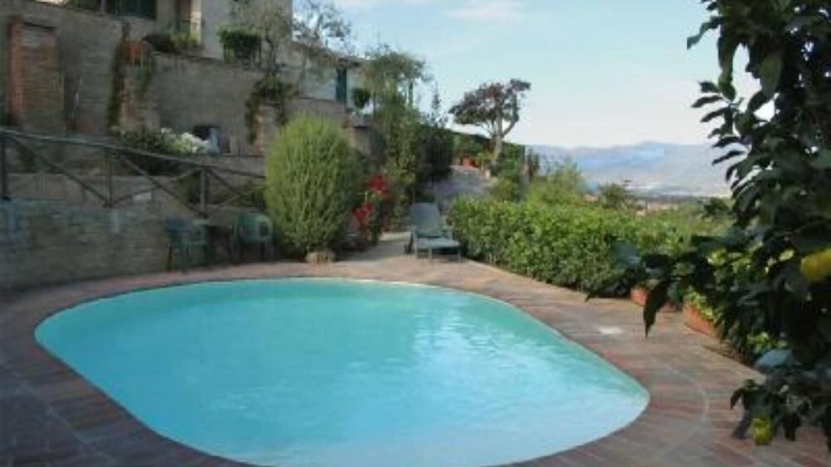 Cavriglia House | "La Casina delle Fate" a pretty little house in Tuscany
