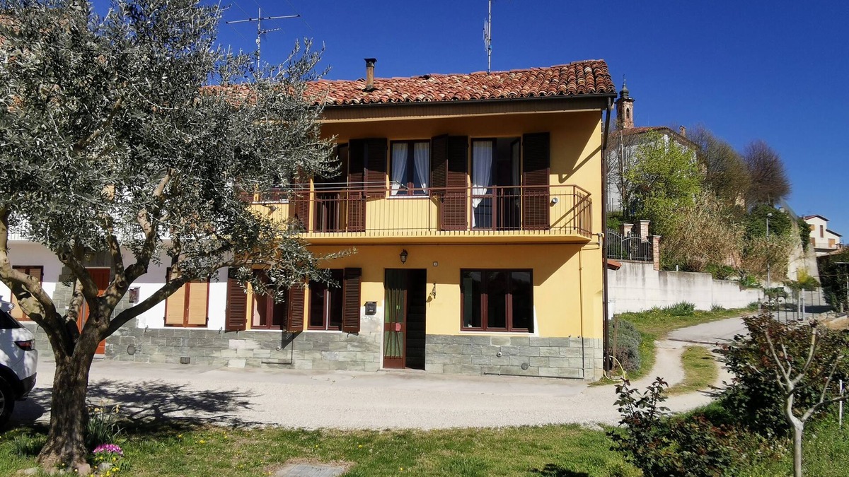 Vezza d'Alba House | La Casina di Langhe e Roero Traditional Piemonte House