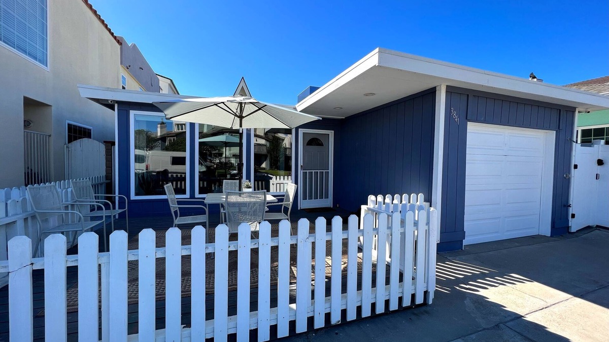 Hollywood Beach Cottage | La Casita Azul - Quaint, Artsy Cottage in Hollywood Beach - Short Walk to Sand!