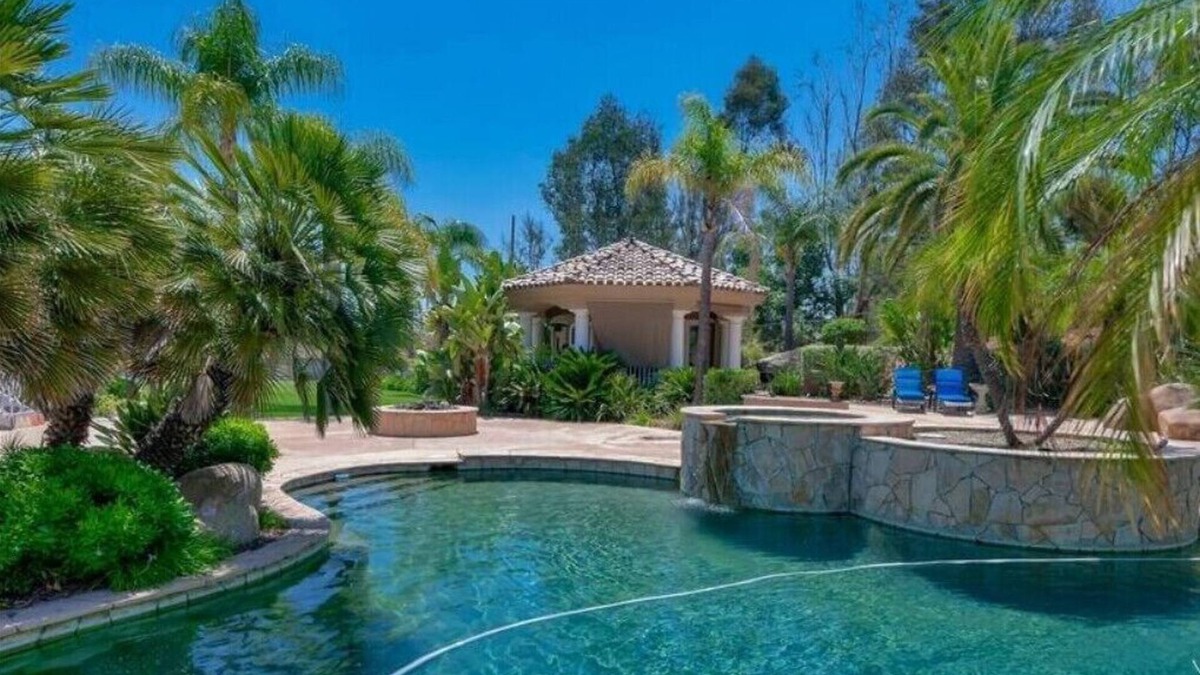 Poway House | La Casita De Poway in San Diego, super close to great hiking trails.