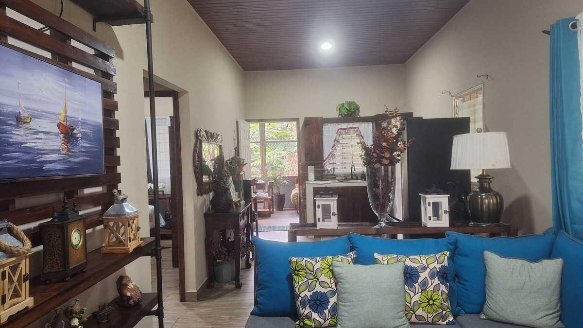 El Eden House | La Casita del Lago in El Jaral (pet friendly)