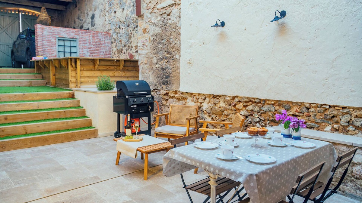 Alella House | La Casita del Vino