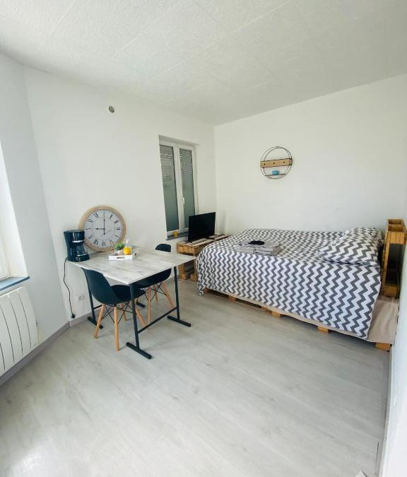 Corbie Apartment | La chambre de corbie