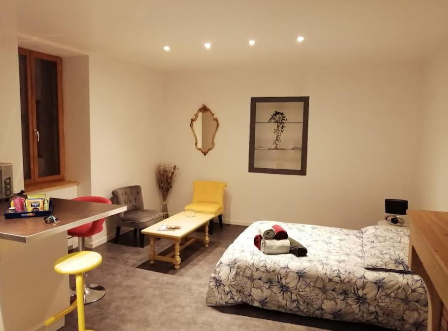 Tournus Apartment | La chambre de Zé