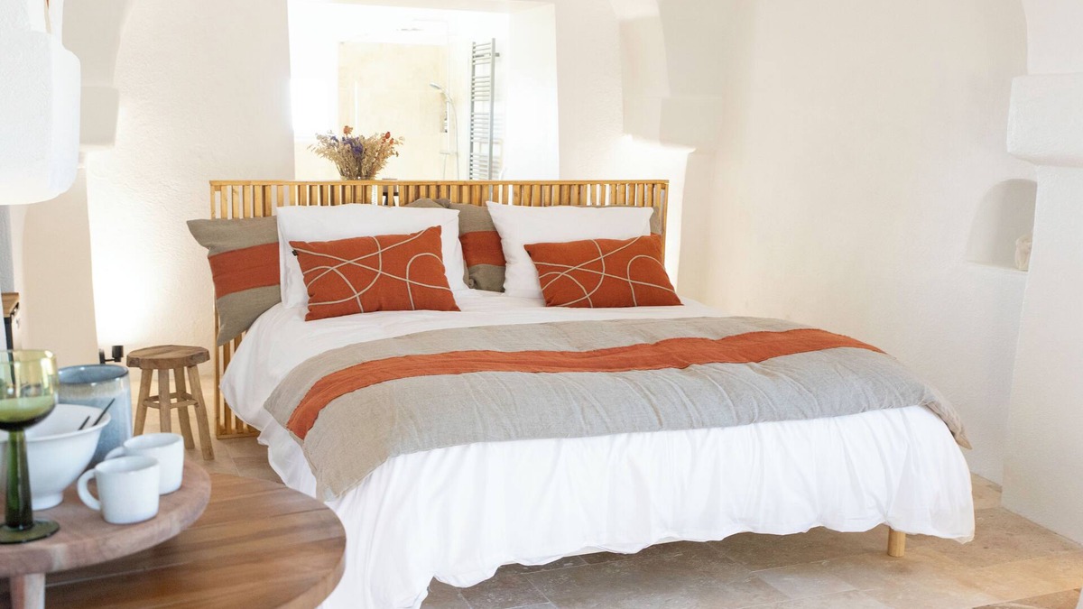 La Barben Bed & Breakfast | La Chambre des Secrets des Terres d Amélie