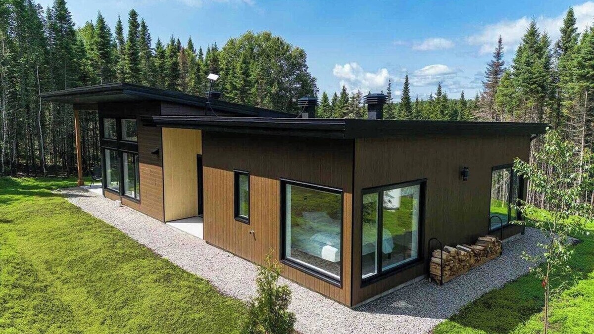 Baie-St-Paul Ski Chalet | La Charlebois 24: Tranquil Retreat in Nature