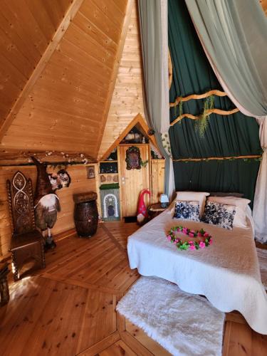 Servas Bed & Breakfast | La Chaumière magique des Elfes et son escape game