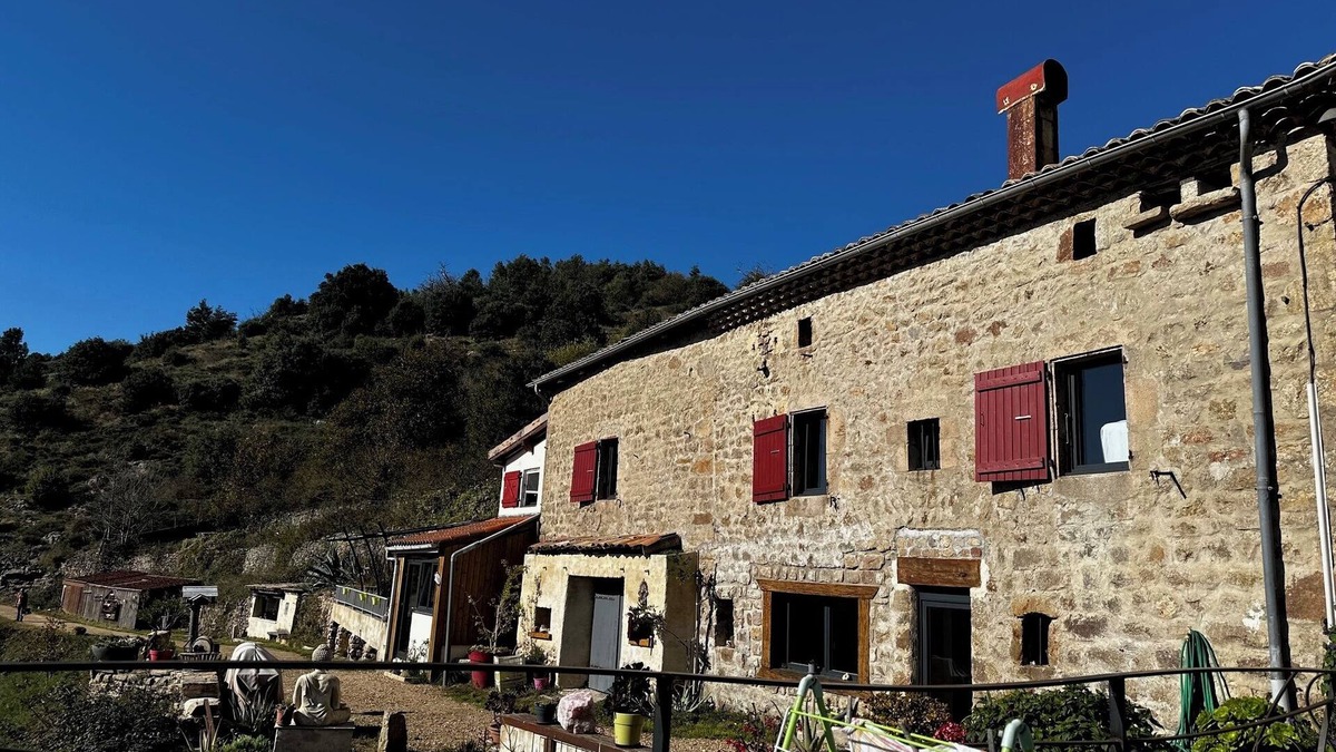 Chalencon House | La Cigale Ardéchoise - A cosy cocoon for two, overlooking the Eyrieux valley
