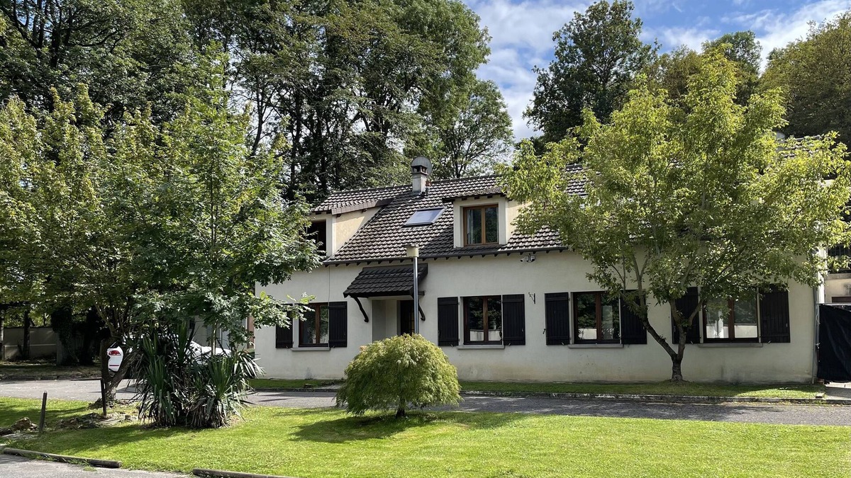 Tournan-en-Brie Villa | La Clairiere