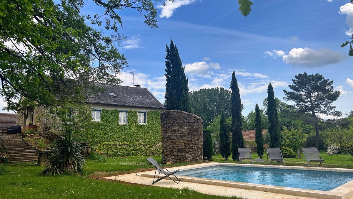 Savignac House | La Clé des Champs in Barbat, Nature-Filled Home with Pool in a Wooded Park
