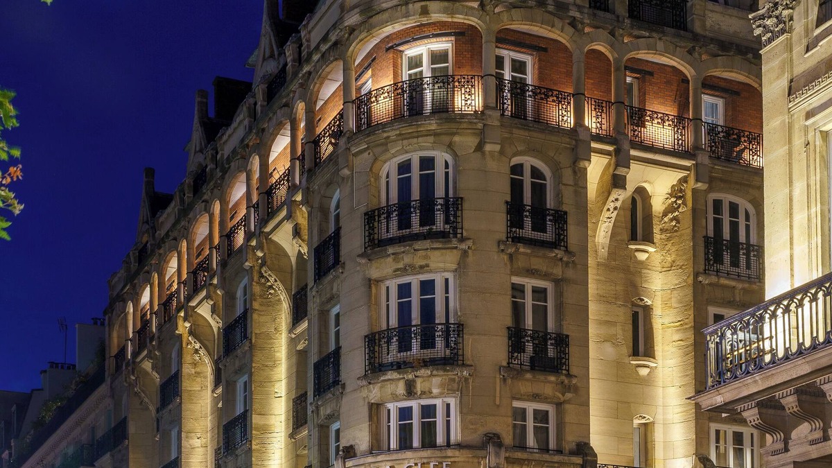 Palais-Royal Apartment | La Clef Louvre Paris by The Crest Collection