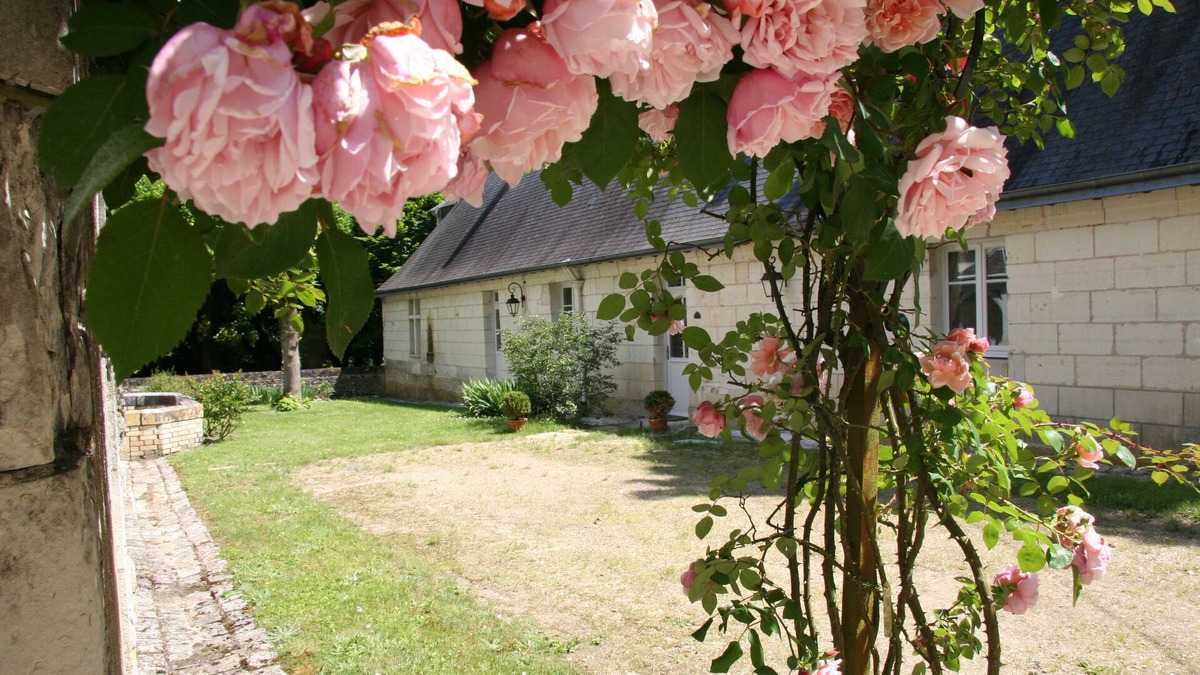 Blere Cottage | "La Closerie" at Château de Fontenay, 17-hectare park with swimming pool and tennis court.